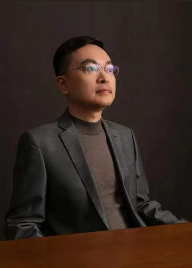 河内1.5分彩：蔡磊真人出镜，用AI复原声音发布《倒计时》演讲